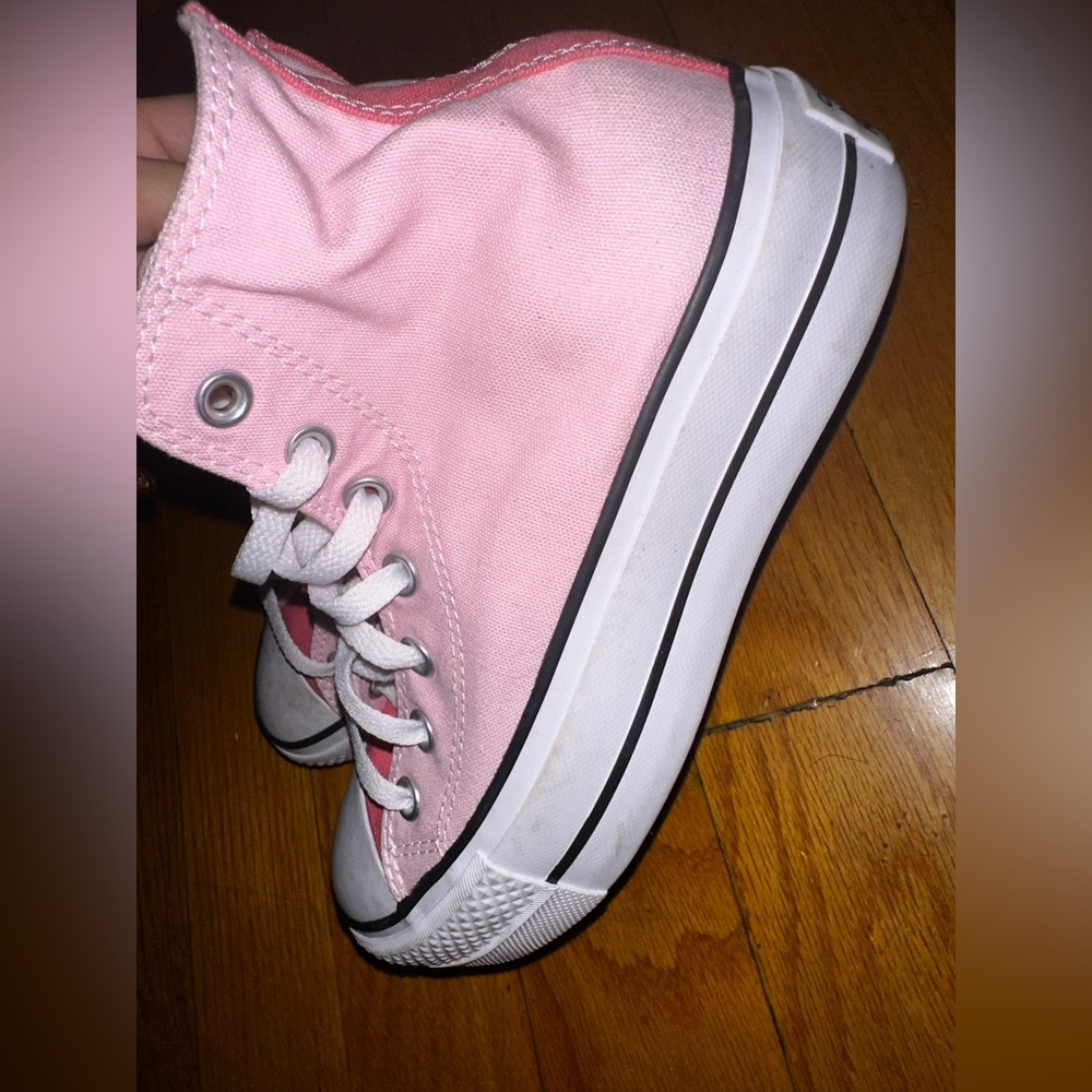 Pink converse thick bottom BRAND NEW never worn, size 5.5 women
